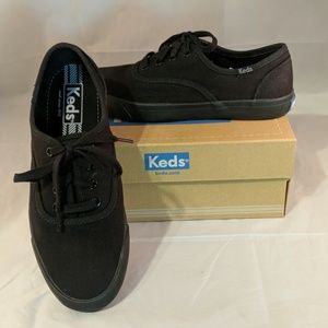 Keds Triumph 28 black flat laceup tennis shoes 6.5